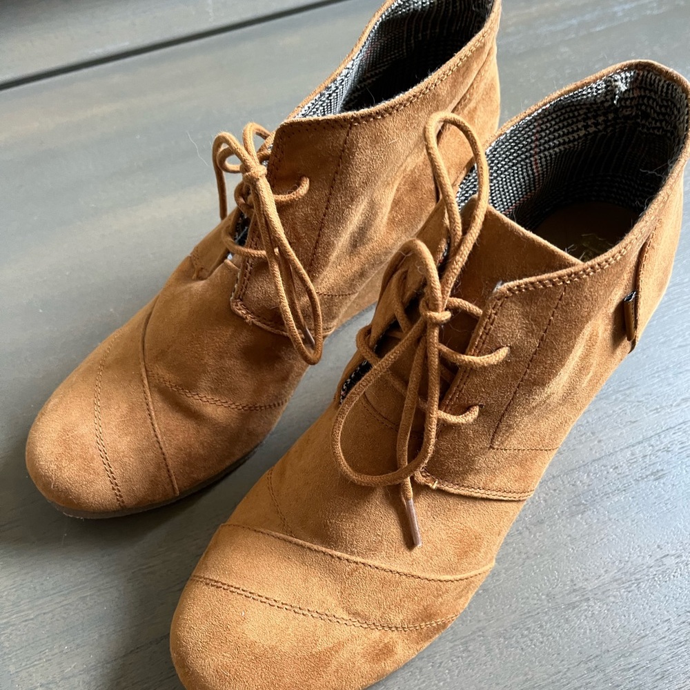 Route 66 Size 11, suede wedge booties